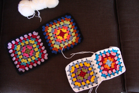 The return of the scrap yarn granny square - Crochetbug